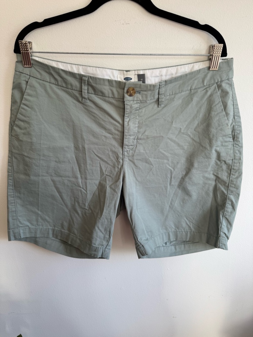 Old Navy Women’s Sage Green Bermuda Shorts Size 10